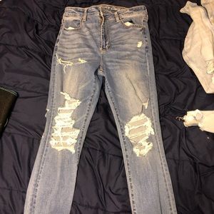 NEVER WORN AMERICAN EAGLE JEANS